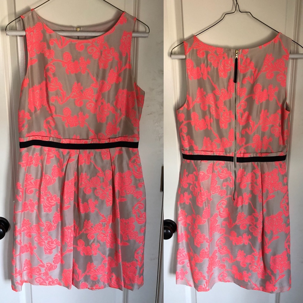 ⬇️LOFT dress beige with pink design, black accents